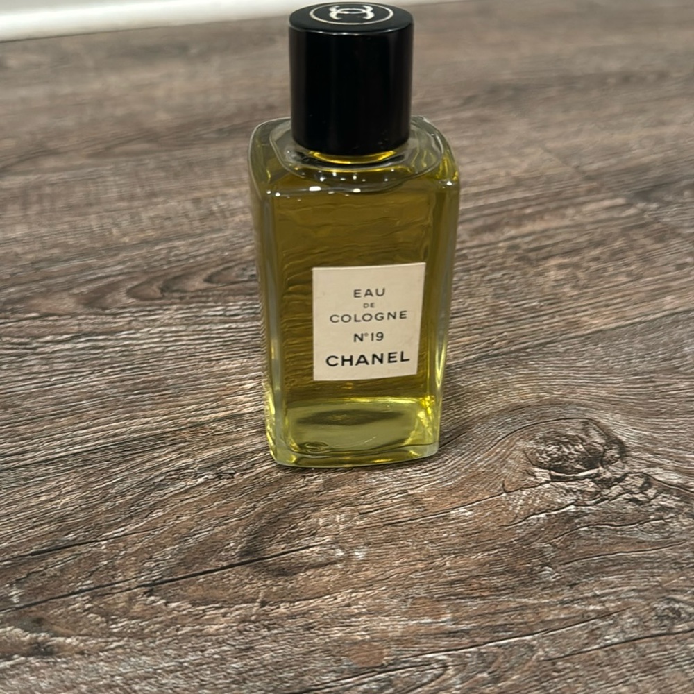 Chanel No 19 Eau de Toilette vintage